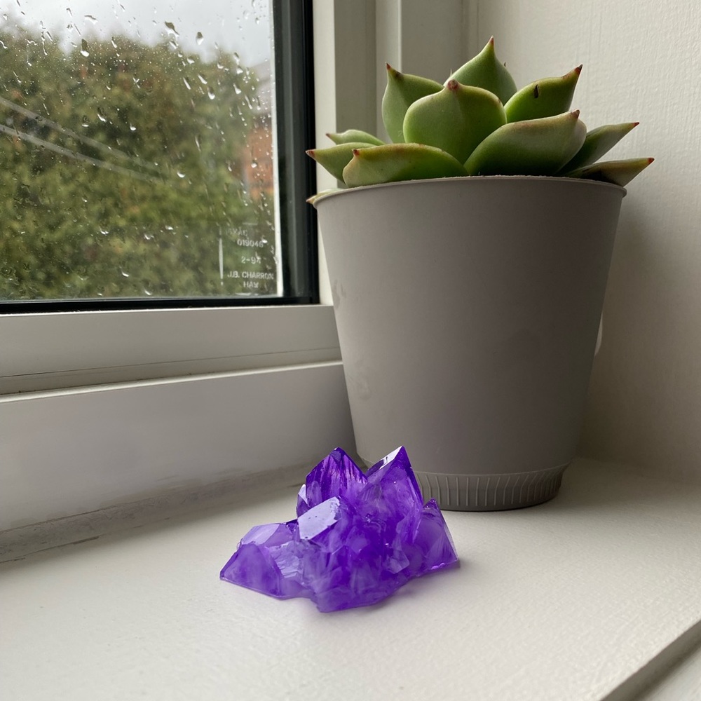 House decoration ~ Medium purple, clear and white crystal cluster decoration 💜